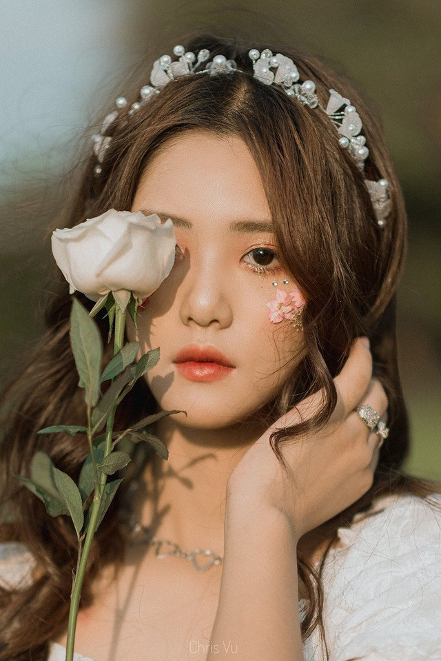 Chính công việc quảng cáo giúp cô gái từng nổi tiếng trên sóng Đường lên đỉnh Olympia có thêm nguồn thu nhập, lại trở nên tự tin, mở rộng các mối quan hệ.