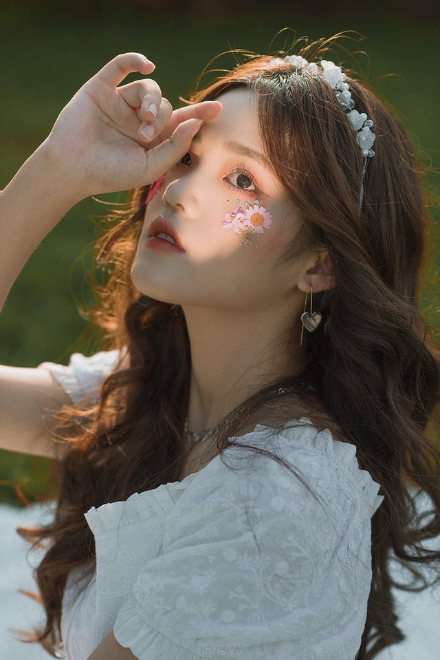 Sau khi được dân tình chú ý trên sóng chương trình Đường lên đỉnh Olympia, Minh Ngọc cho biết cô cảm thấy mọi thứ đều nhẹ nhàng, không tự nhận mình là người nổi tiếng và may mắn được mọi người yêu quý.