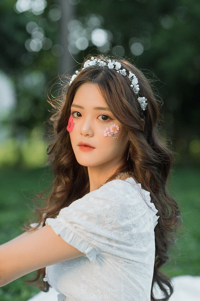 Minh Ngọc theo học ban Tự nhiên, trước mắt thì em vẫn đang cố gắng hoàn thành tốt kết quả của năm học này.