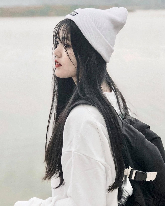 Sau khi chương trình Đường lên đỉnh Olympia phát sóng vào chiều 31/5, dân mạng lại “rần rần truy tìm info” của một nữ sinh xuất hiện vài giây trên khán đài của chương trình.