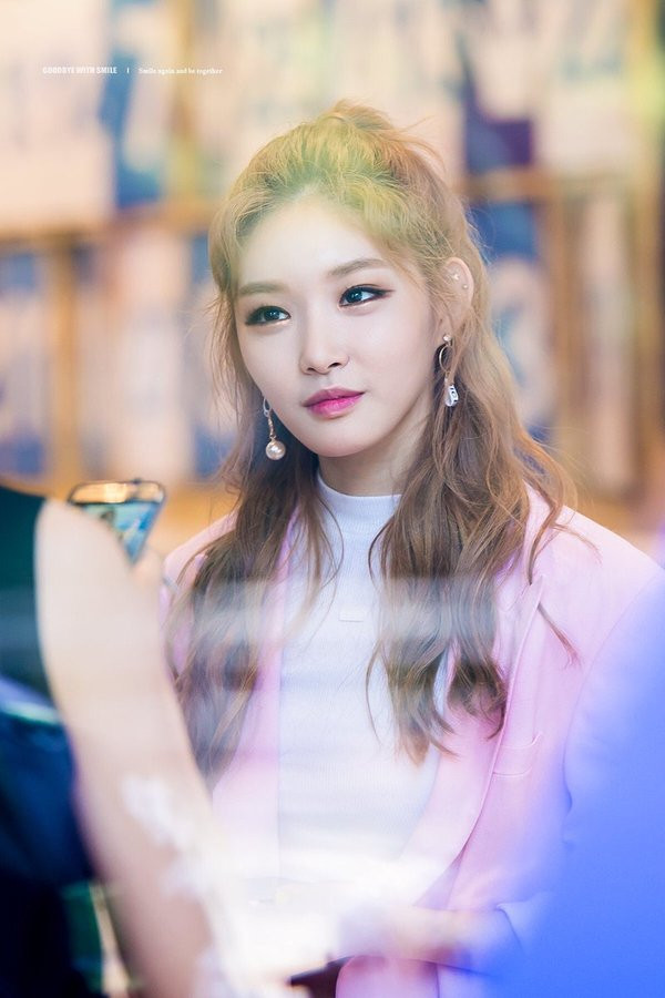 Nhiều dân mạng đã cho rằng, thay vì đưa ra những lời lẽ kì thị, phân biệt thì Francesco nên chung tay cùng với mọi người đẩy lùi dịch và cảm thông mới đúng.