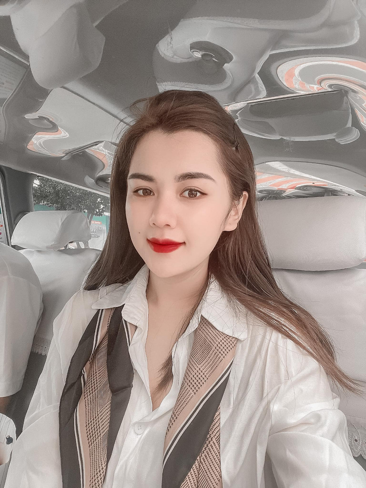 Thùy Phương từng ví von ông xã như một PT (HLV cá nhân). Nhờ có sự hỗ trợ của chồng, cô càng có quyết tâm giảm cân, giữ dáng.