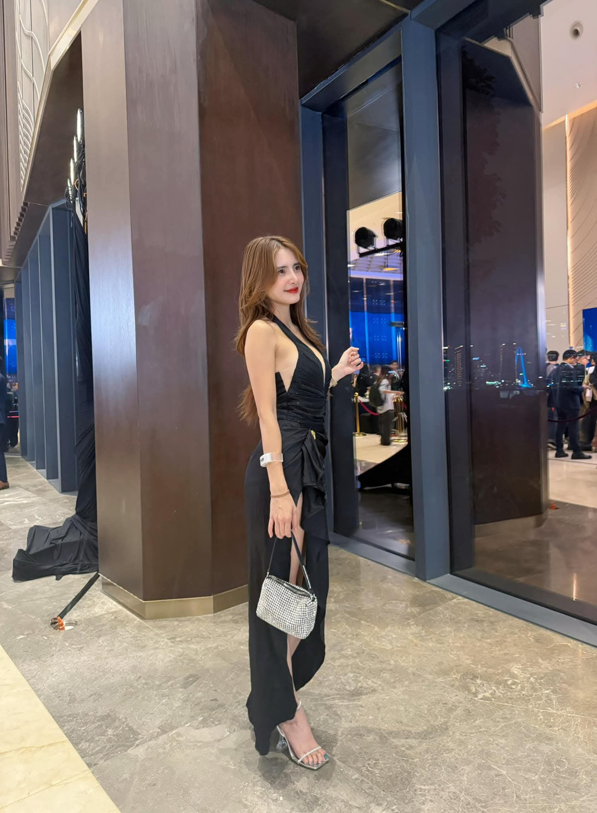 Ở tuổi 35, nàng hot girl xứ Nghệ vẫn sở hữu nhan sắc xinh đẹp trẻ trung cùng cuộc sống khiến nhiều người mơ ước.