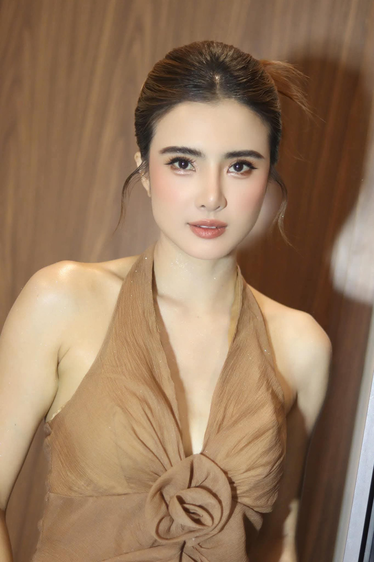 Lê Khánh Chi hiện tại đang làm việc tại TP.HCM, cô sống độc thân và nuôi con.