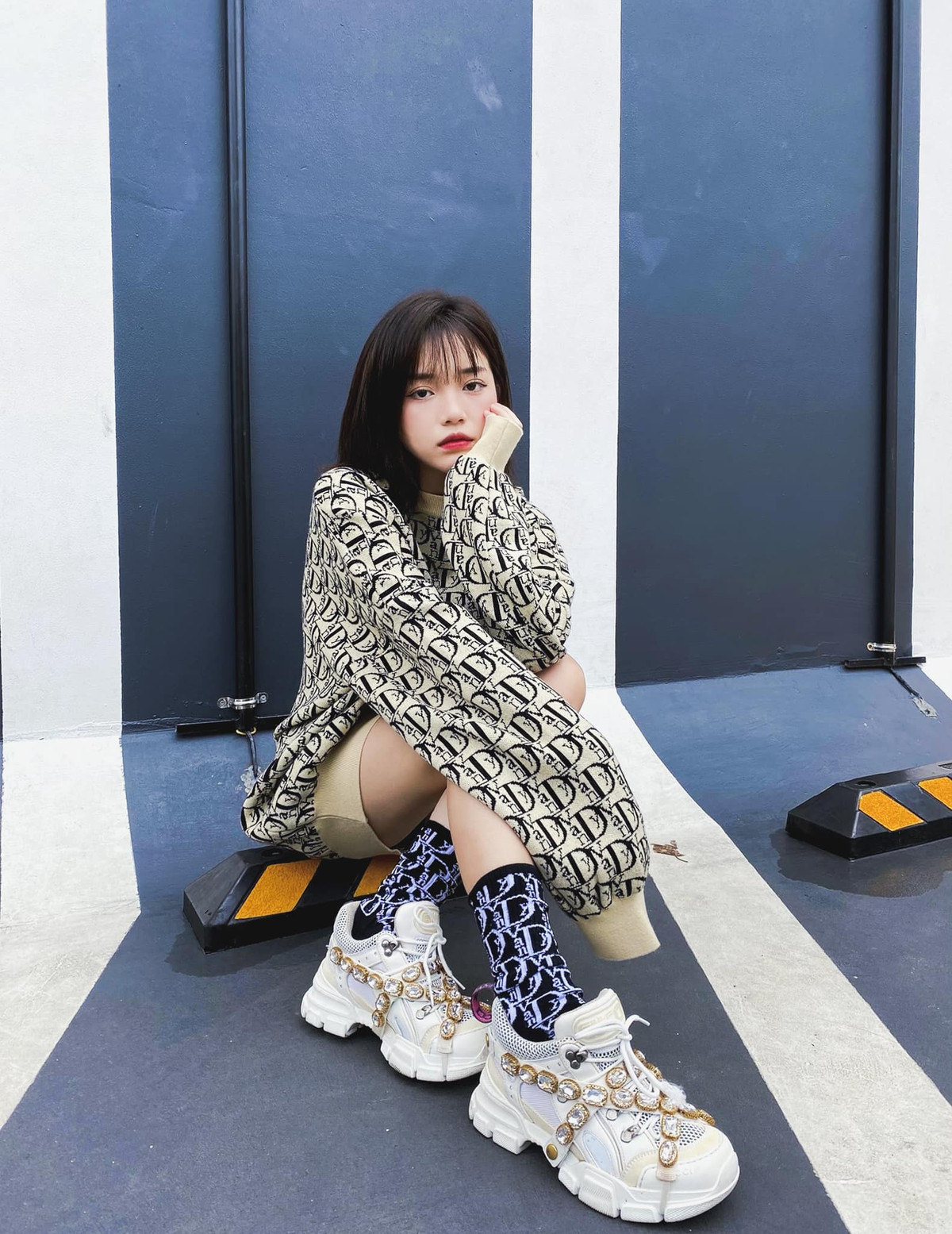 Nếu theo dõi trang cá nhân của Linh Ngọc Đàm thời gian gần đây, nhiều người nhận thấy sự chuyển dịch về phong cách. Cụ thể, nữ streamer gốc Bắc đầu tư khá nhiều ảnh với concept được đầu tư về trang phục lẫn khung hình.