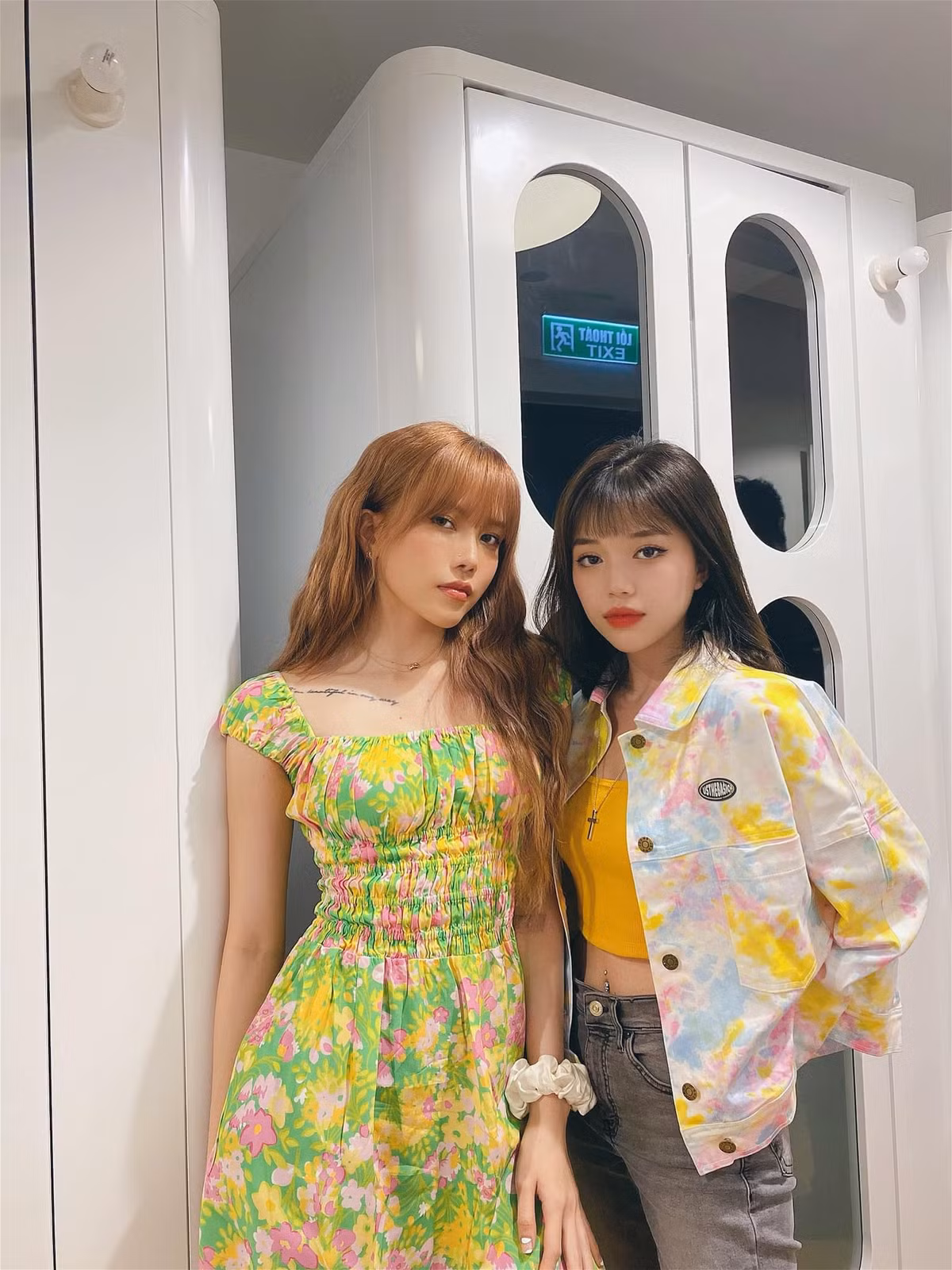 Cụ thể, trên fanpage có hơn 1,7 triệu người theo dõi của mình, nữ streamer Linh Ngọc Đàm bất ngờ chia sẻ bức ảnh chụp chung với đàn chị là bạn gái Sơn Tùng M-TP.