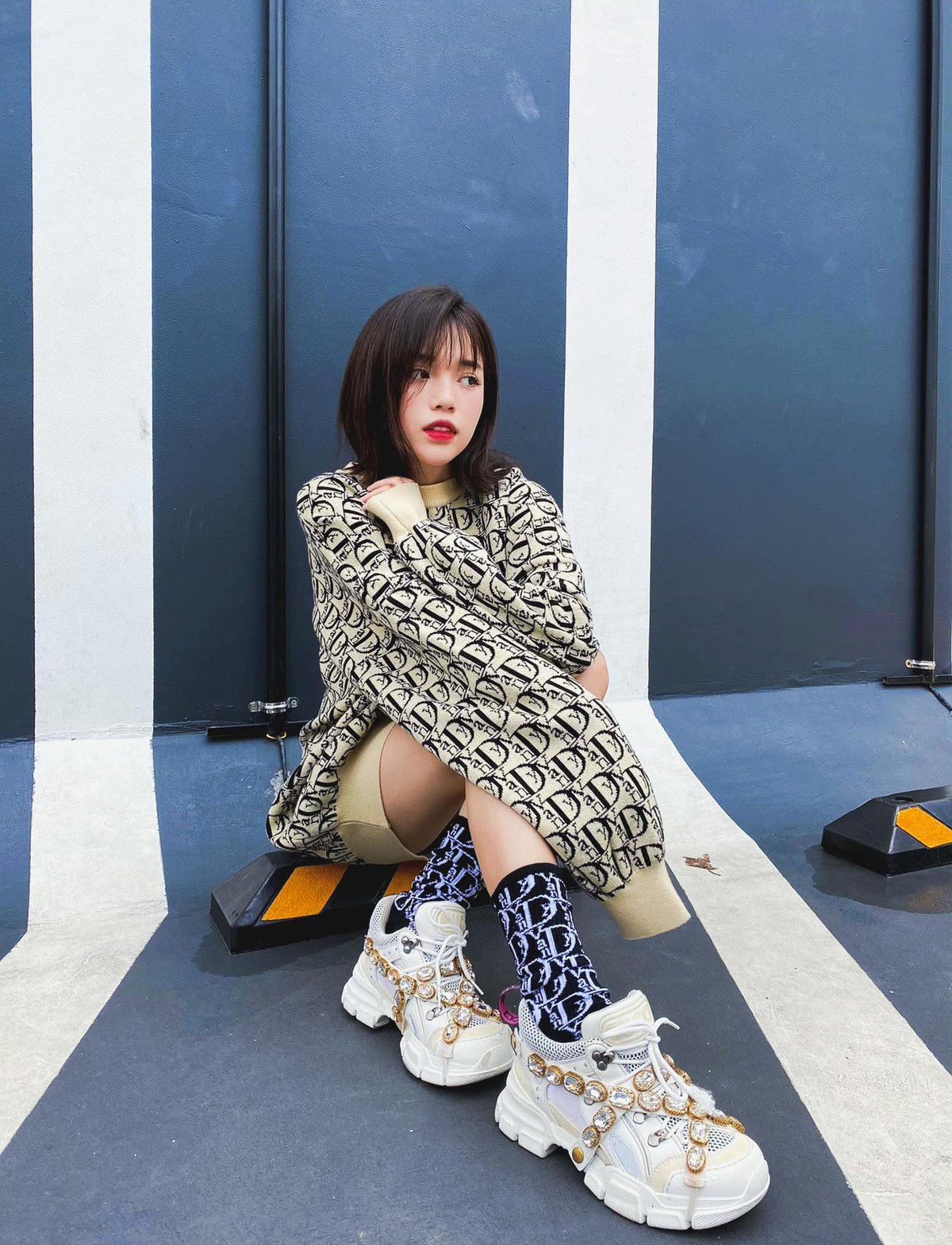 Chứng kiến sự chuyển dịch này của Linh Ngọc Đàm, nhiều fan còn vui tính đưa ra dự đoán rằng, cô nàng sắp chuẩn bị lấn sân sang nghề người mẫu và streamer chỉ là phụ.