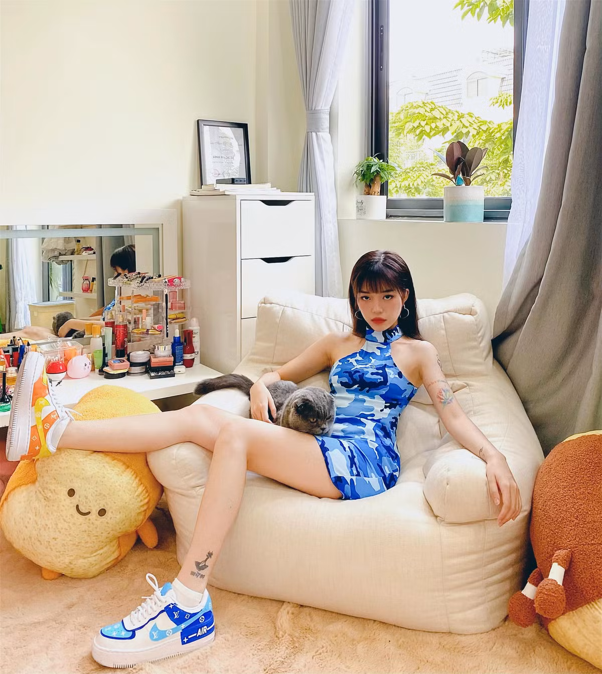 Dưới phần bình luận bức ảnh chụp chung với Thiều Bảo Trâm, các fan của nữ streamer họ Đàm dành vô vàn lời khen cho nhan sắc của cả hai.