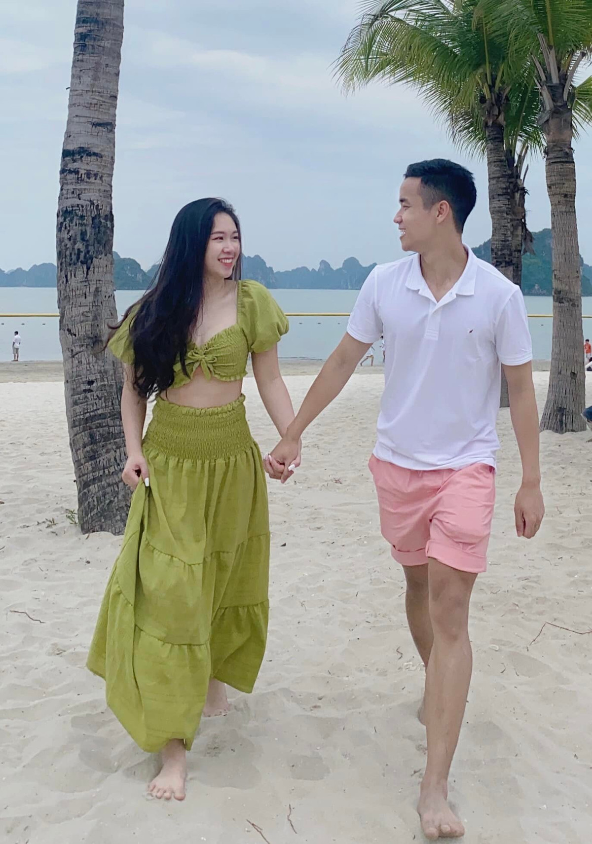 Ngay sau khi những hình ảnh của màn cầu hôn có "1-0-2" đăng tải lên mạng xã hội. Rất nhiều người tỏ ra bất ngờ, ngưỡng mộ quyết định của chàng trai.