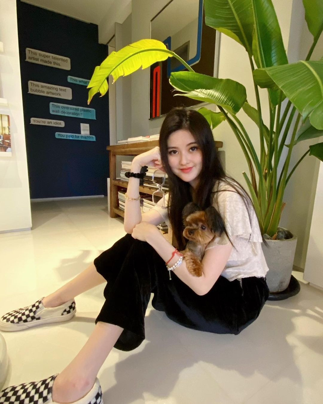 Sinh ra trong một gia đình giàu có nên những hình ảnh của Trinity không thường xuyên được công khai trên báo chí cho đến khi cô tròn 20 tuổi.