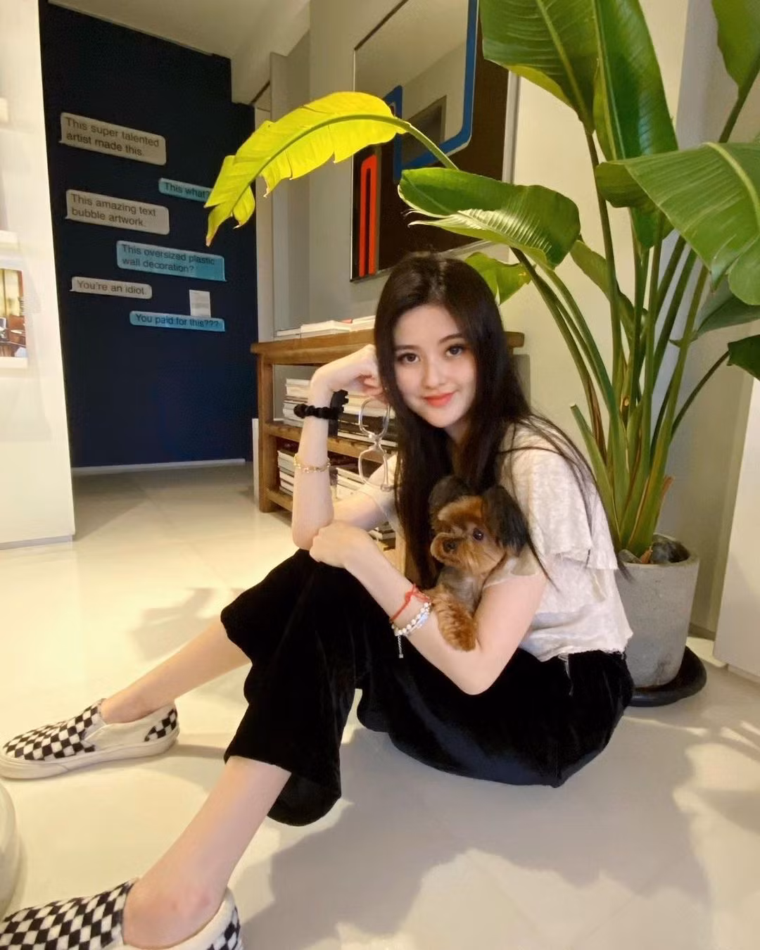 Sinh ra trong một gia đình giàu có nên những hình ảnh của Trinity không thường xuyên được công khai trên báo chí cho đến khi cô tròn 20 tuổi.