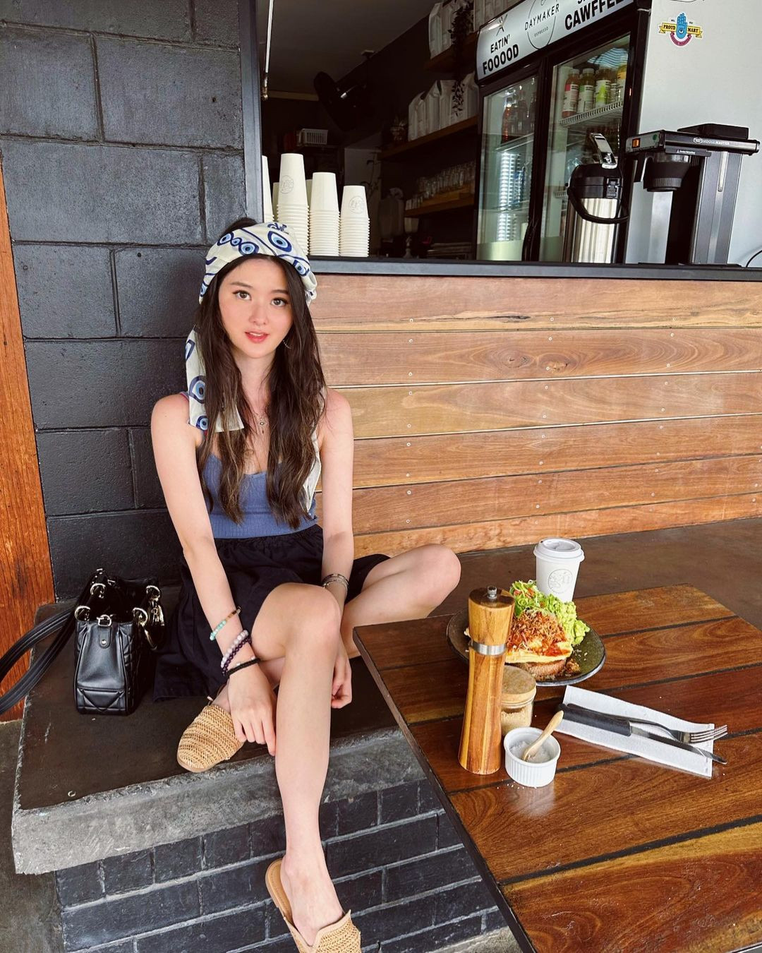 Trinity sở hữu một làn da căng bóng, mịn màng.