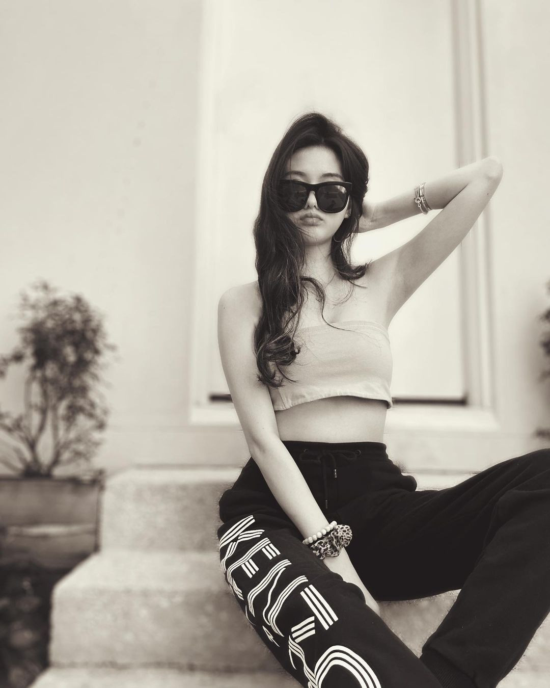 Bí quyết để Trinity có thân hình mảnh mai là thường đứng lên cân mỗi ngày.