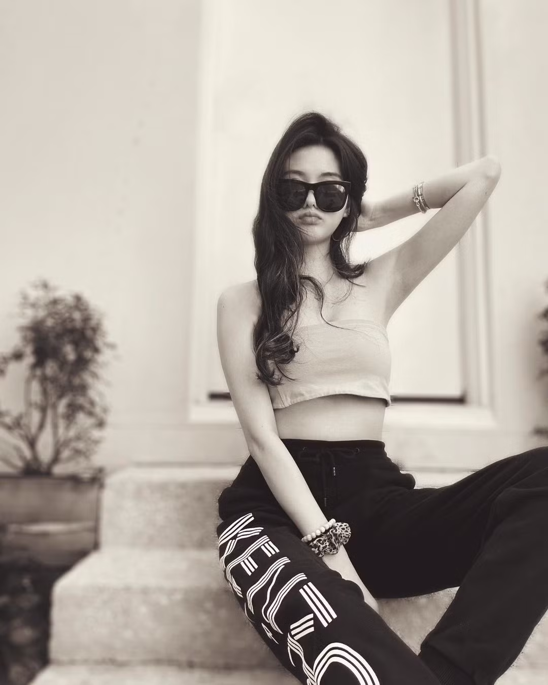 Bí quyết để Trinity có thân hình mảnh mai là thường đứng lên cân mỗi ngày.