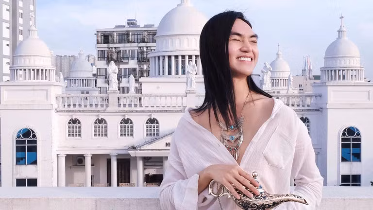 Cụ thể, Hứa Quốc Anh từng lên clip chia sẻ: "Clip hôm nay tôi muốn nói là tôi thật sự chân thành xin lỗi các bạn người Campuchia và đất nước Campuchia. Tôi không nghĩ là hành động thiếu suy nghĩ của mình lại dẫn tới mọi chuyện đi quá xa đến như vậy...