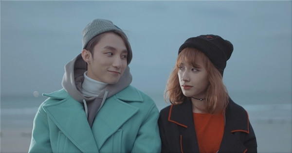 Xuất thân là ca sĩ trực thuộc công ty giải trí DreamS, Cara được biết đến rộng rãi khi đóng cặp với Sơn Tùng M-TP trong MV Nơi Này Có Anh. Sở hữu khuôn mặt lai Tây ấn tượng với những đường nét thanh tú, sắc sảo đã giúp Cara nhanh chóng nhận được sự tán thưởng của cộng đồng mạng.