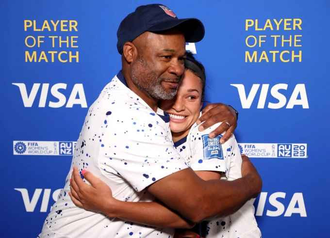 Trước khi lập cú đúp vào lưới Việt Nam, Smith là chủ nhân của cả 2 bàn thắng trong trận giao hữu Mỹ thắng Xứ Wales 2-0 trước thềm World Cup.