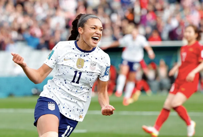 Không phụ kỳ vọng, nữ cầu thủ Sophia Smith chơi nổi bật, giúp đội nhà sớm vươn lên dẫn trước từ phút 14, hoàn tất cú đúp cho riêng mình vào phút 45+7, trước khi kiến tạo cho Lindsey Horan ấn định chiến thắng 3-0.