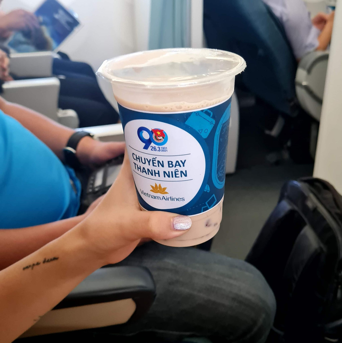 Đây là lần đầu tiên trà sữa trân châu - thức uống được giới trẻ yêu thích - xuất hiện trên chuyến bay.