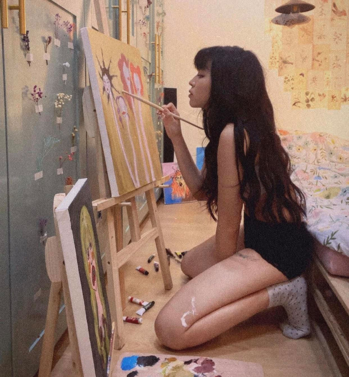 Ngoài body, Khánh Vân còn có lợi thế là nụ cười đẹp, má lúm đồng tiền và có cá tính riêng nên cô nàng nhanh chóng gây sốt và thu về lượng fan hùng hậu.