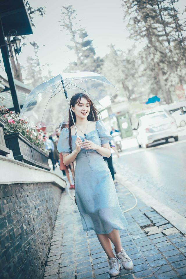 Là một cô gái năng động, Phan Hằng còn là một blogger du lịch với loạt bài viết khá chất lượng trên các diễn đàn như dulichchat.com, Danang Fantasticity...