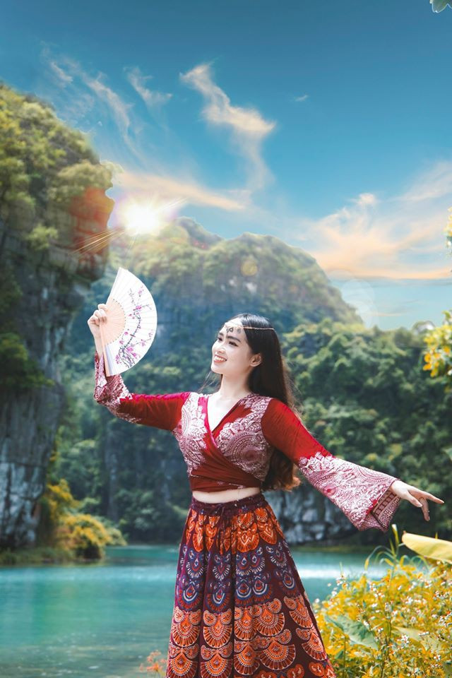 Nếu theo dõi những bài viết review về du lịch tự túc của Phan Hằng đều khá chất lượng. Cô nàng làm toàn bộ bài viết từ khâu lên ý tưởng, thiết kế hay cuối cùng là viết lách.