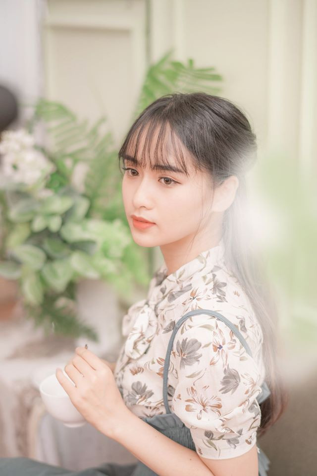 Trong gần 6 năm qua, Phan Hằng chính là cái tên được nhắc đến nhiều nhất vì những đóng góp tích cực của mình trong hoạt động của trường lớp.