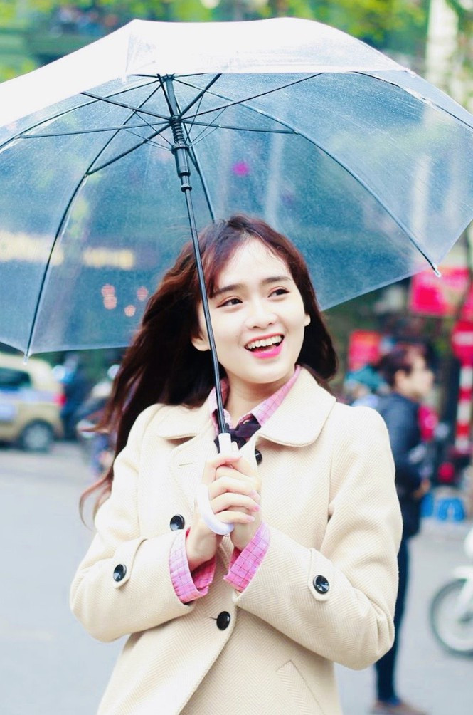 Ngay khi trở thành sinh viên, Phan Hằng rất tích cực tham gia các hoạt động của khoa, của trường. 9X hiện là thành viên của BCH Hội sinh viên, giữ vai trò Đội trưởng Đội Văn Nghệ Y Music hai nhiệm kỳ và là thành viên năng nổ trong CLB Sinh viên Răng Hàm Mặt.