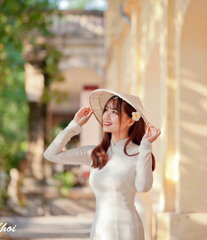 Dù sinh đẹp rạng ngời nhưng ít ai biết rằng, nữ sinh Răng Hàm Mặt lại có cuộc sống trắc, đầy khó khăn từ những rạn nứt và biến cố của gia đình. trở ngay từ khi còn nhỏ.