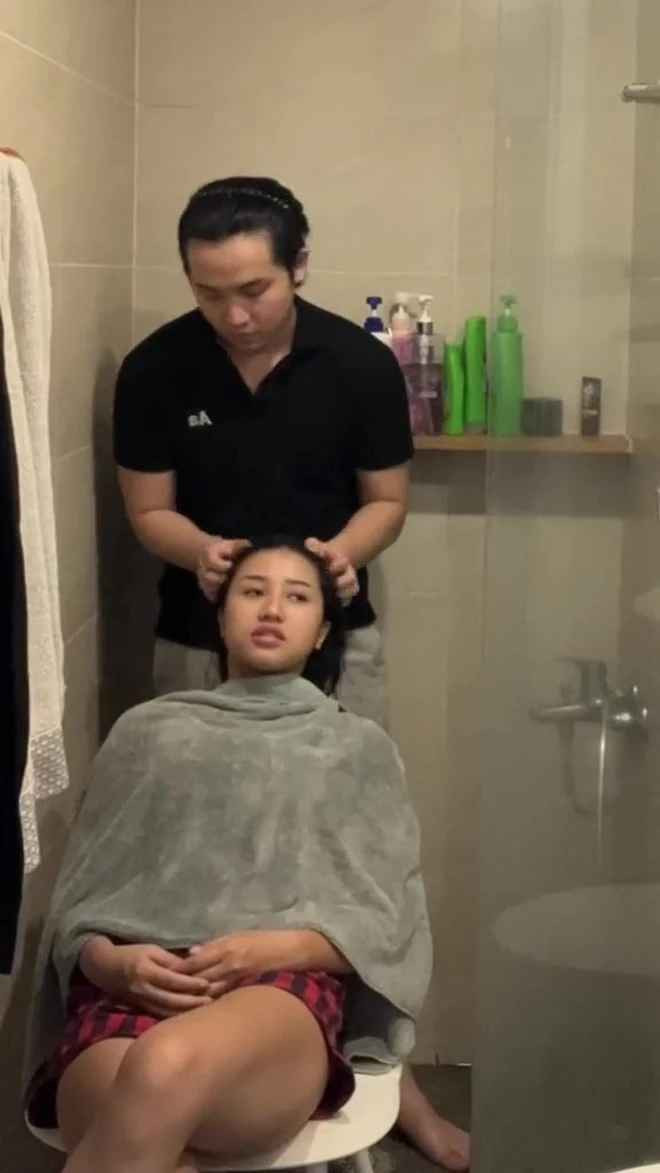 Trước khi quyết định phẫu thuật, Trịnh Thảo cũng hỏi ý kiến bạn trai - Vũ Khang (nickname Khang He, sinh năm 1992) và anh chàng hoàn toàn ủng hộ.