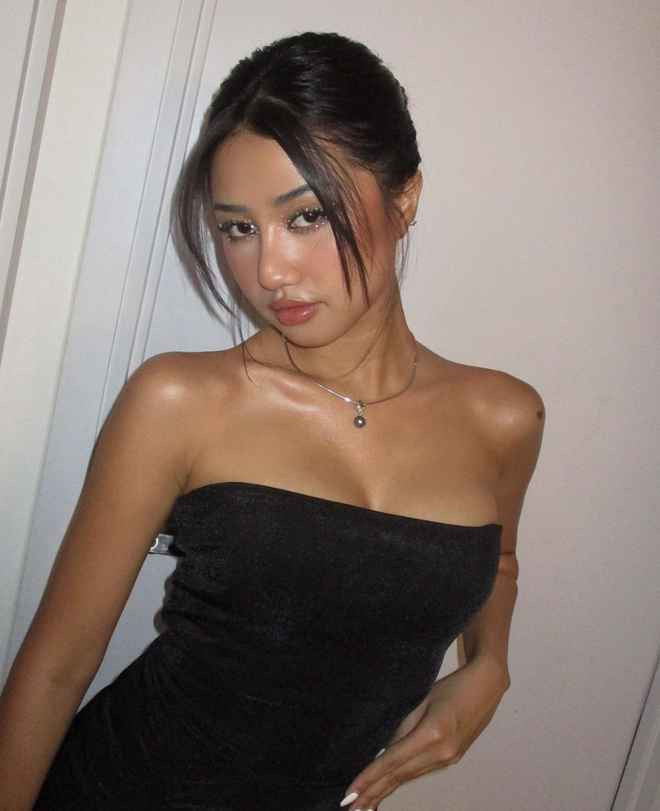 Sau khi Trịnh Thảo phẫu thuật xong, Vũ Khang chăm cô như em bé, từ việc nhà đến rửa mặt, gội đầu cho bạn gái đều không ngần ngại.