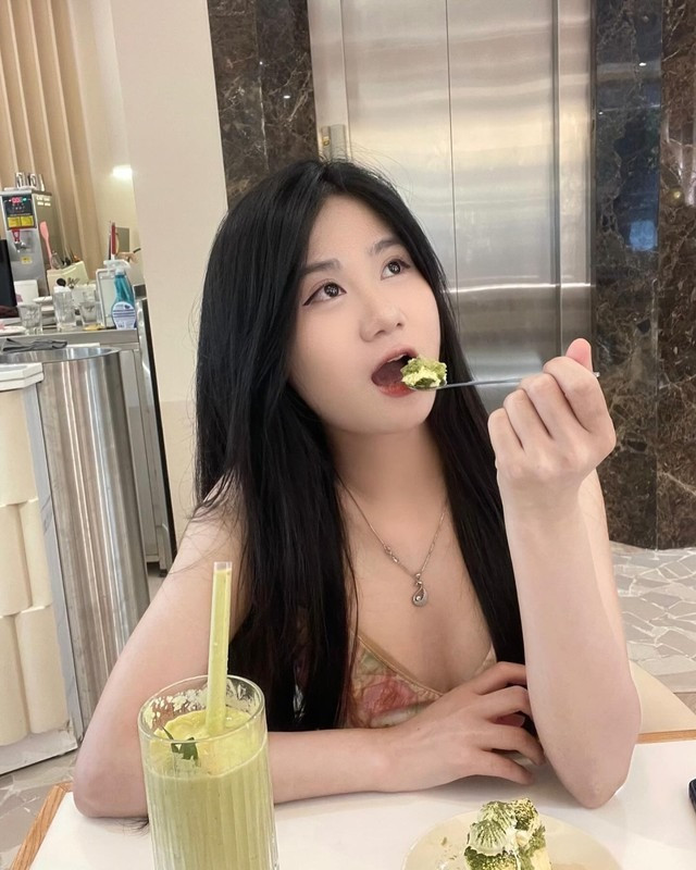 Phanh Nè cũng rời Hà Nội về "lập nghiệp" tại quê bạn trai. Cả hai giúp đỡ nhau nhiều trong cả công việc lẫn cuộc sống.