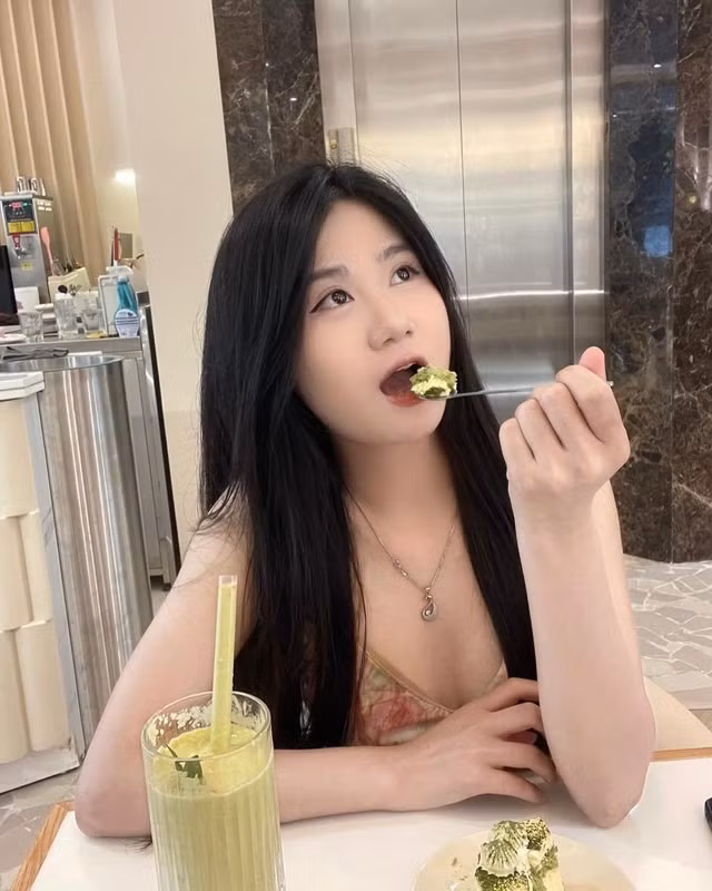 Phanh Nè cũng rời Hà Nội về "lập nghiệp" tại quê bạn trai. Cả hai giúp đỡ nhau nhiều trong cả công việc lẫn cuộc sống.