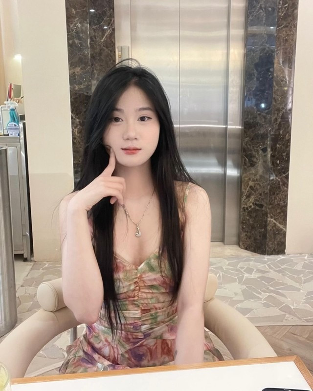 Thông qua những thước phim mới nhất, Phanh Nè được dân mạng dành nhiều lời có cánh cho nhan sắc tươi tắn, xinh đẹp, thần thái vui vẻ, tự tin khác xa thời điểm gặp biến cố.