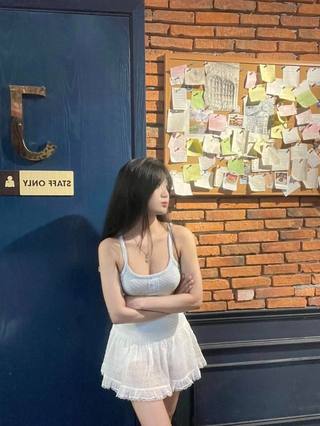 Bẵng đi một thời gian tạm dừng hoạt động mạng xã hội, ổn định cuộc sống, chữa lành vết thương, thời gian gần đây, người xem thấy Phanh Nè cùng bạn trai thường xuyên xuất hiện trên sóng với những video đời thường hài hước.