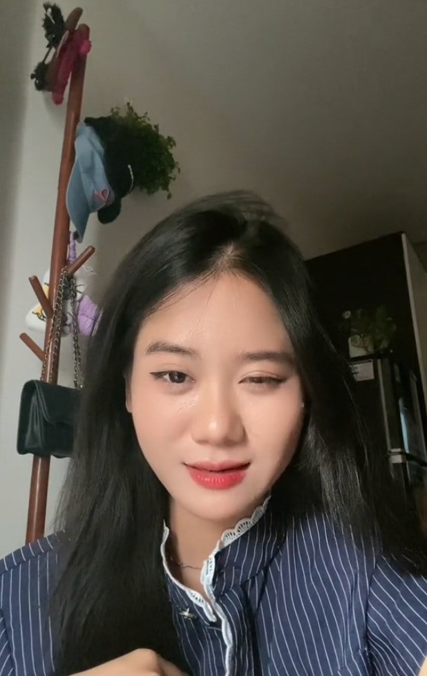 Phanh Nè cũng cho biết, cô mãn nguyện với lựa chọn và hướng đi của mình, cô nàng bày tỏ niềm hạnh phúc khi được ở gần và đồng hành cùng với người mình yêu thương.