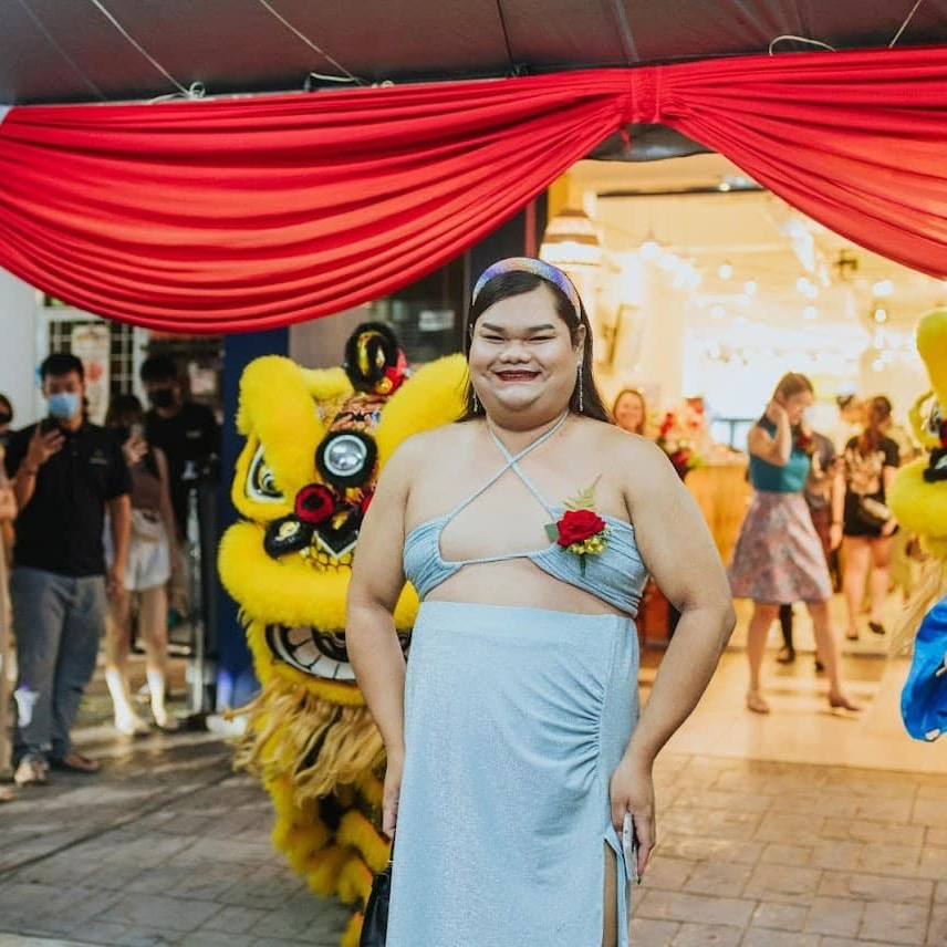 Phong cách thời trang của hiện tượng mạng xứ Chùa Vàng cũng được đánh giá trưởng thành, không còn quá lố giống thời điểm mới nổi.