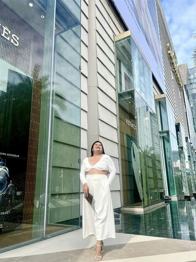 Thế nhưng bức ảnh mới của Happy Polla tất cả đã phải ngã ngửa bởi đó chỉ là sản phẩm của photoshop mà thôi.