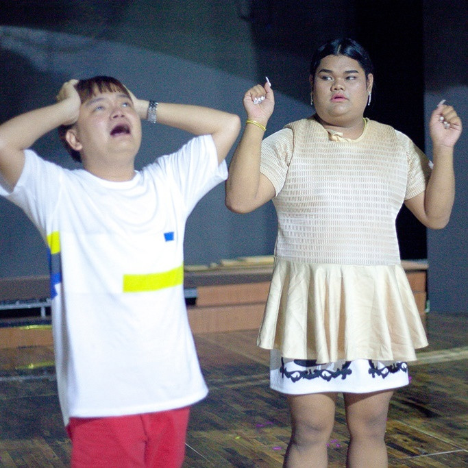 Tại thời điểm đang gây chú ý, nàng béo "xấu lạ" còn sang dải đất hình chữ S tham gia chương trình Cười Xuyên Việt.