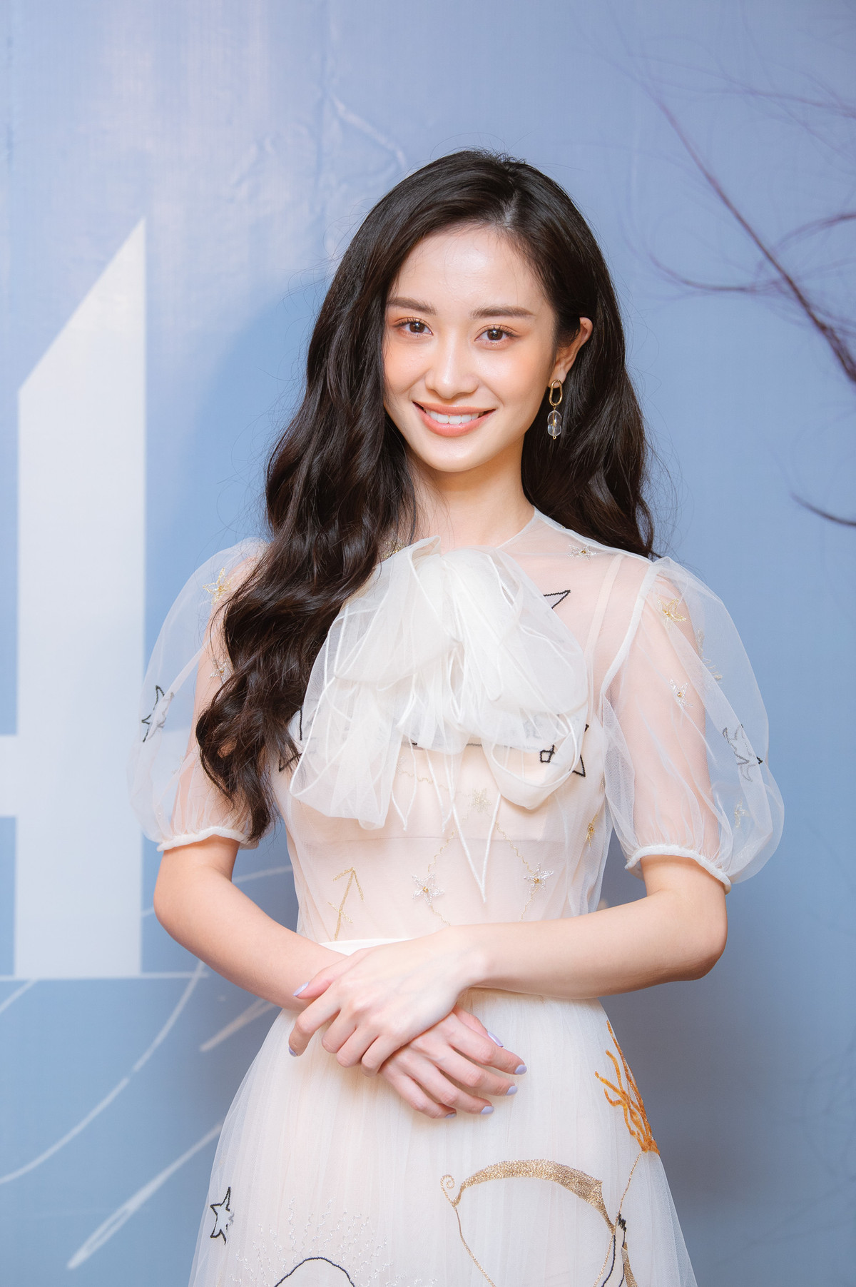 Hiện tại, Jun Vũ đa dạng hơn trong cách lựa chọn trang phục. Nhất là việc thử nghiệm những bộ đồ có thiết kế thách thức.