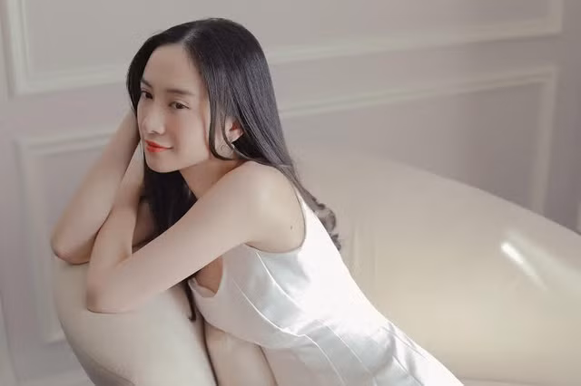 Hot girl Jun Vũ được ví như người "em gái quốc dân", vẻ nữ tính, nhẹ nhàng khiến nhiều người say đắm.