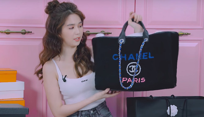 Tủ giày bạc tỷ của Ngọc Trinh, "núi" túi xách đến từ các nhà mốt lớn trên thế giới đều có mặt.