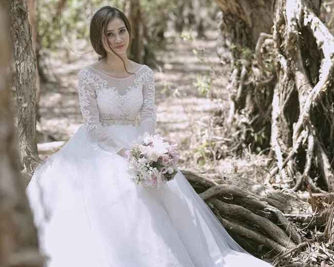 Hiện tại Nguyên Mạnh đang là thủ môn của CLB Viettel và 1 trong những thủ môn xuất sắc nhất của tuyển Việt Nam, được ví như "người nhện" trước khung thành. Trong khi đó Phương Chi đang là chủ của một shop thời trang tại TP Vinh (Nghệ An).