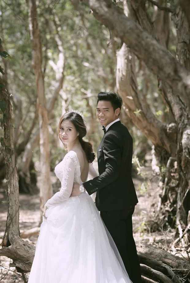 Được biết, cặp đôi yêu nhau từ những năm 2010. Khi đó Nguyên Mạnh mới 19 tuổi, là cầu thủ ở đội trẻ của CLB SLNA còn Phương Chi 20 tuổi, đang là sinh viên và cũng là tiểu thư trong gia đình kinh doanh ẩm thực nổi tiếng thành Vinh.