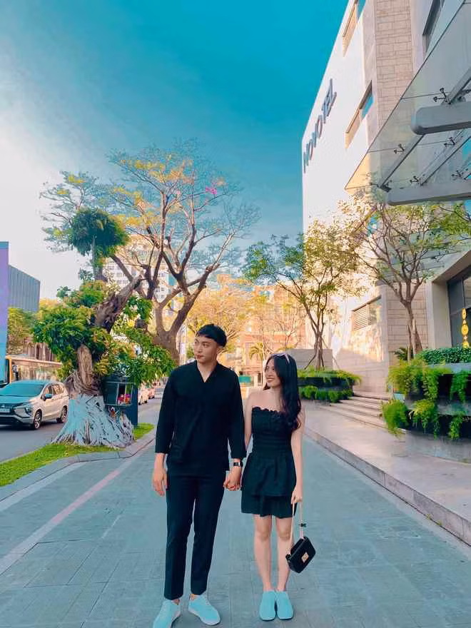 Tại giải U23 Đông Nam Á hồi đầu năm 2022, Đặng Tuấn Hưng là một trong những cái tên nổi bật, giúp U23 Việt Nam giành chức vô địch. Tại vòng Chung kết U23 châu Á đang diễn ra, thủ môn trẻ tuổi này chưa có cơ hội thể hiện tài năng, là cầu thủ duy nhất chưa được ra sân nhưng nhiều người vẫn dành nhiều chú ý cho anh chàng.