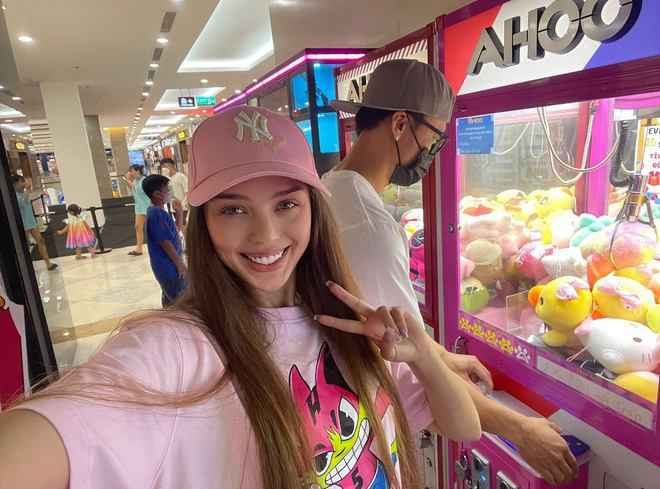 Người ấy của Bùi Tiến Dũng là người mẫu Dianka Zakhidova, sinh năm 2000, đến từ Ukraine. Cô nàng từng theo học Đại học Quốc gia Kyiv, chuyên ngành Văn hóa và Nghệ thuật.