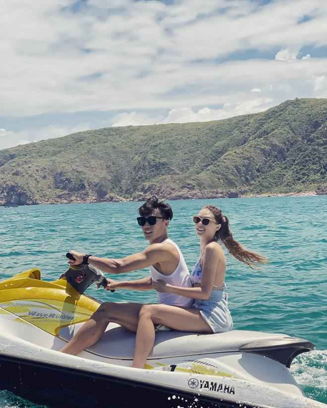 Bùi Tiến Dũng và Dianka vướng nghi vấn hẹn hò từ tháng 7/2020 nhưng phải 2 tháng sau đó mới chính thức xác nhận mối quan hệ. Sau khi công khai tình cảm, chàng "thủ môn quốc dân" duy trì tình cảm êm đềm, chưa từng vướng ồn ào hay thị phi.