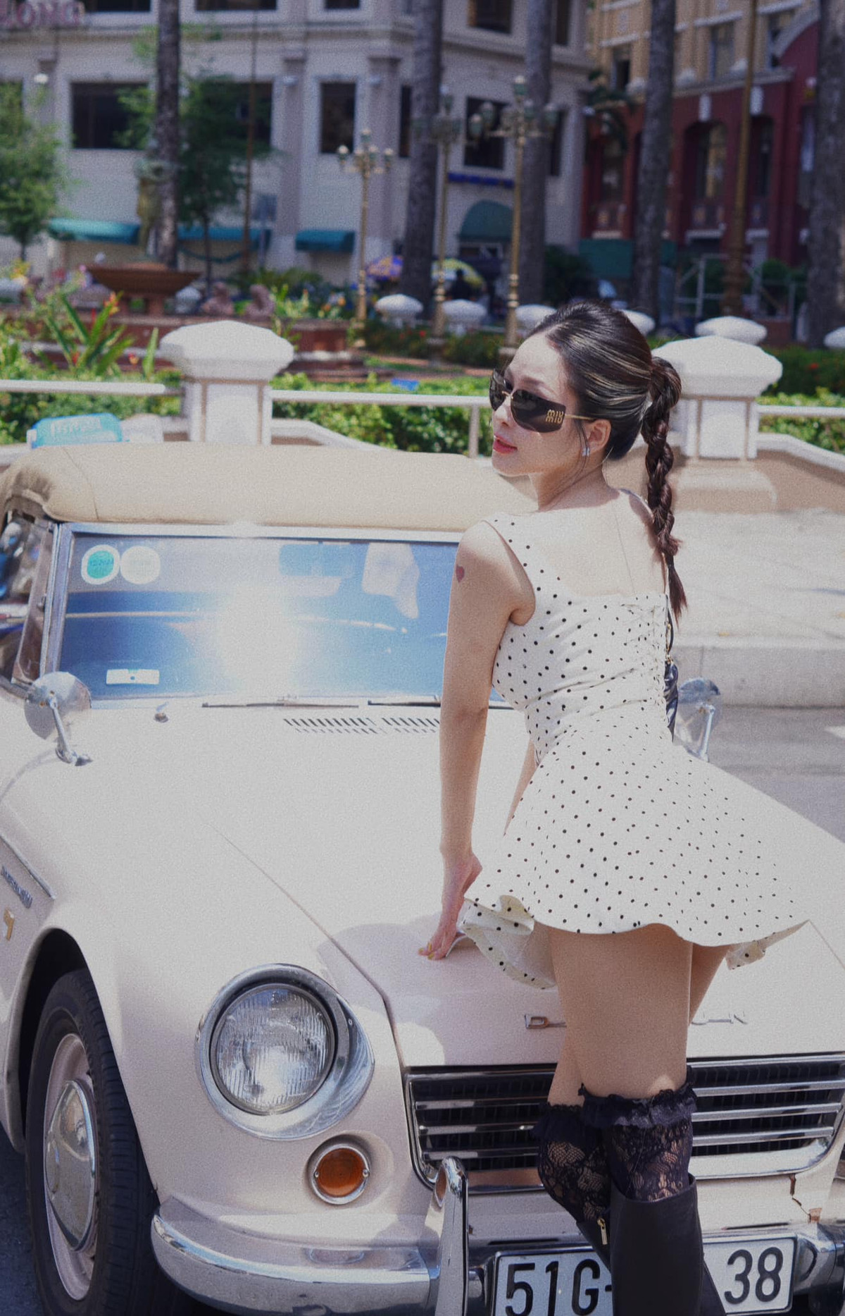 Tuy nhiên, mới đây hot girl Thanh Hóa này bất ngờ có phát ngôn về tình yêu. Cụ thể, Trâm Anh có viết: "Tình yêu hả ? Lúc có thật lúc thì không ...".