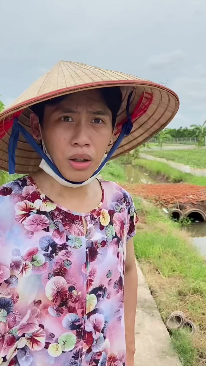 Tuy nhiên, chàng TikTok không từ bỏ đam mê diễn xuất, tiếp tục làm clip và thành 1 thương hiệu trên TikTok.