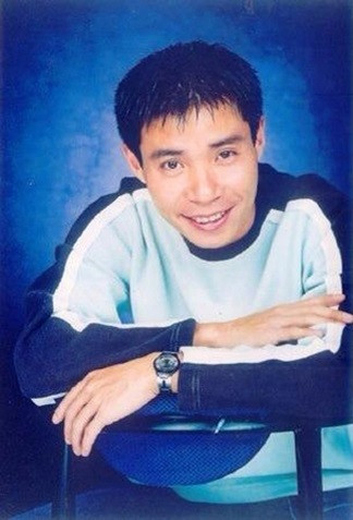 Hình ảnh "NSND Công Lý của ngày hôm qua" khiến cư dân mạng cảm thấy vừa lạ lẫm lại vừa thích thú. Họ cũng nhanh chóng tìm kiếm thêm một số bức ảnh xưa cũ của anh để cùng so sánh.